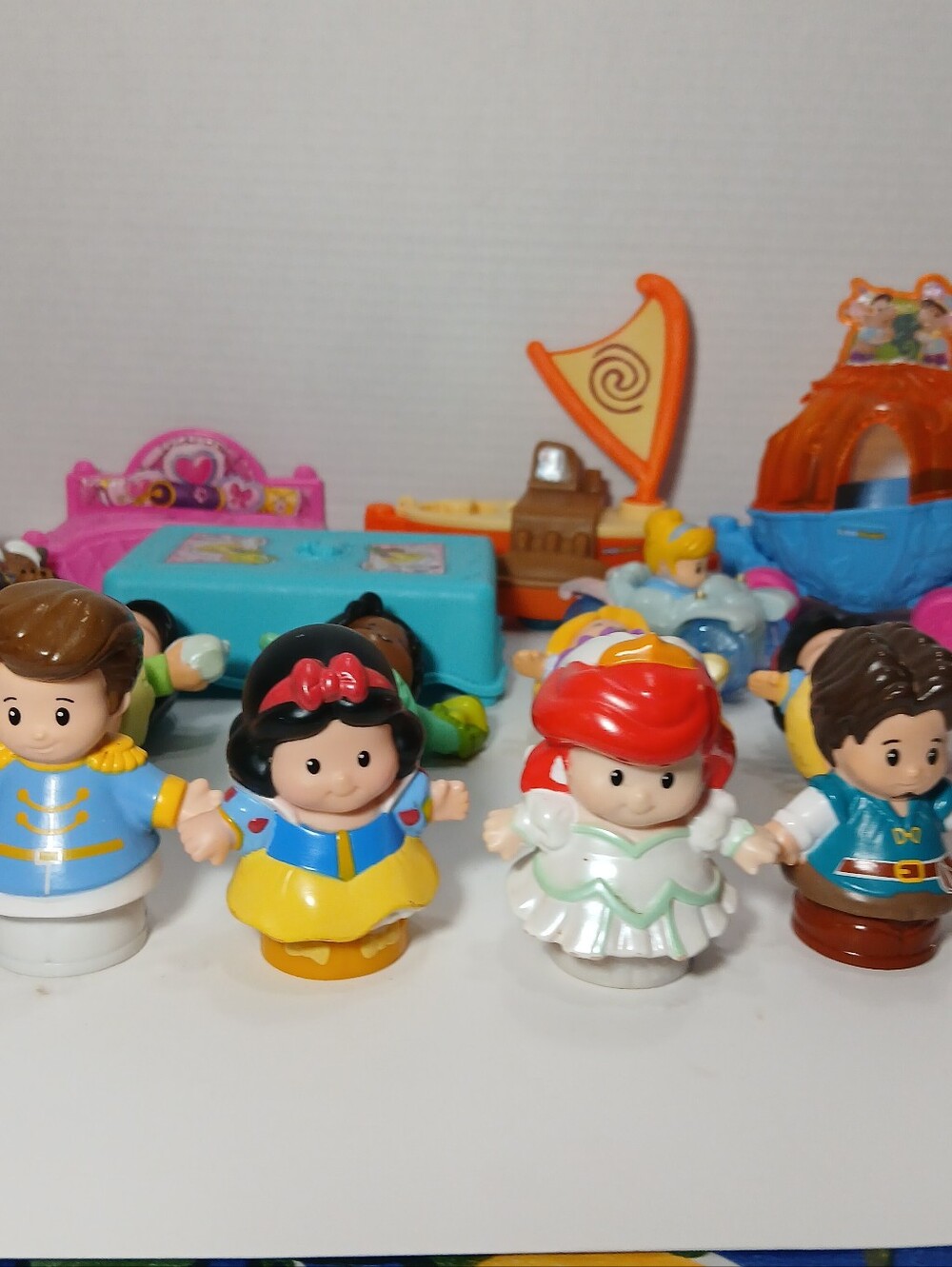 Fisher Price Little People Lot Disney Princess Beast Flynn Cinderella Wheelie - Picture 2 of 8